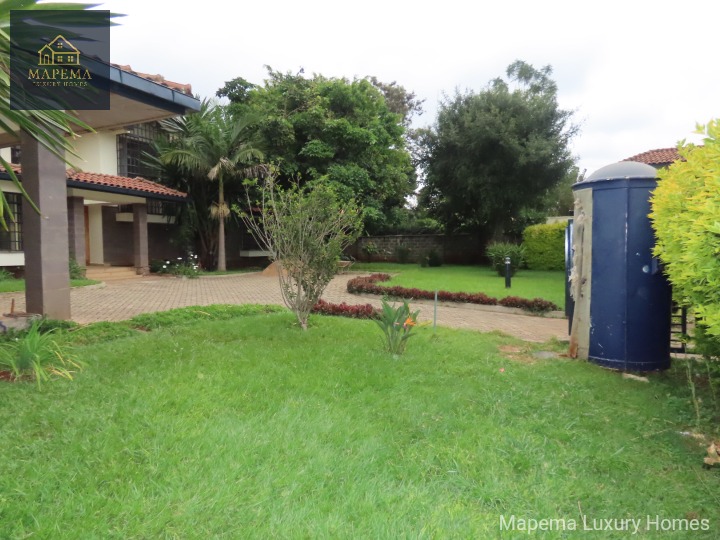 Luxury 5-Bedroom Villa with Private Pool for Rent in Kerarapon, Karen