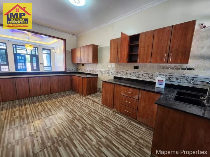 4 bedroom villa plus for rent in karen kerarapon