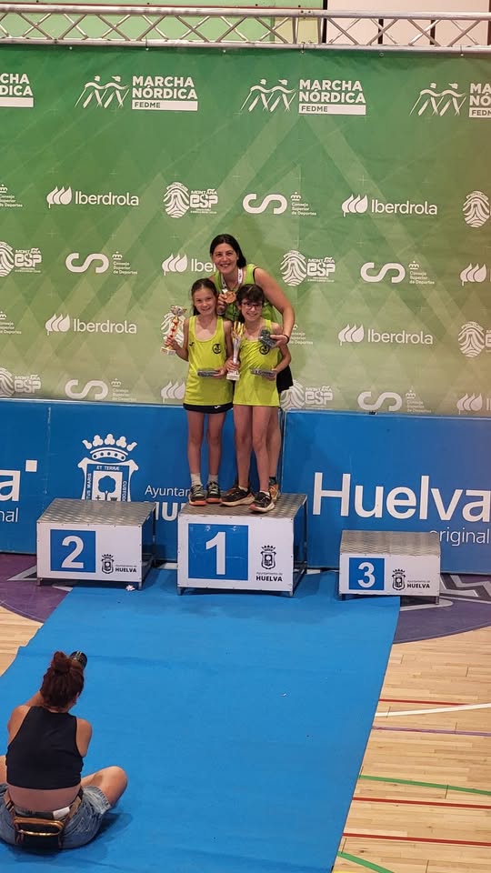 Elisa Naya y Andrea Gracia en el podio de menores
