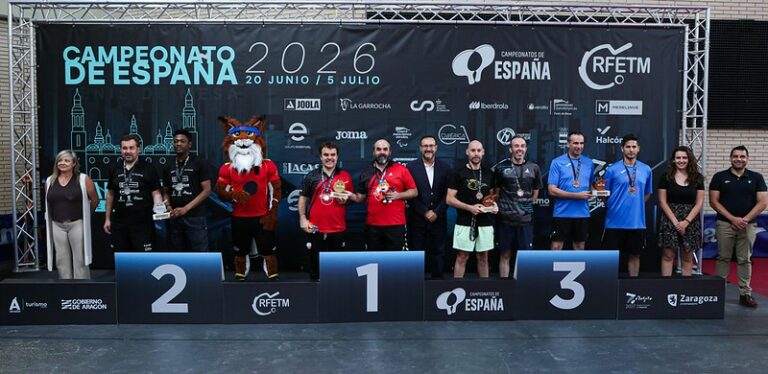 Entrega de medallas en el Campeonato de España de tenis de mesa en Zaragoza