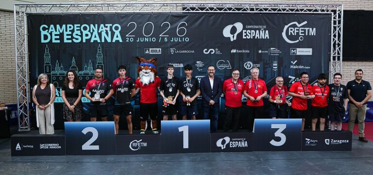 Podio EPI20 por equipos del Campeonato de España de tenis de mesa en Zaragoza
