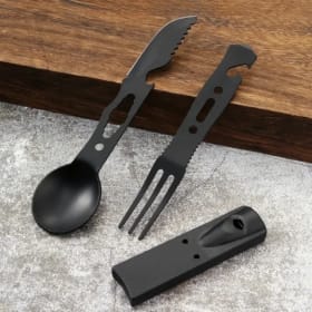 Juego de Herramientas de Camping Multifuncional Portátil de Acero Inoxidable, Kit de Vajilla para Exteriores con Cuchara, Tenedor y Silbato para Senderismo, Picnic y Viajes