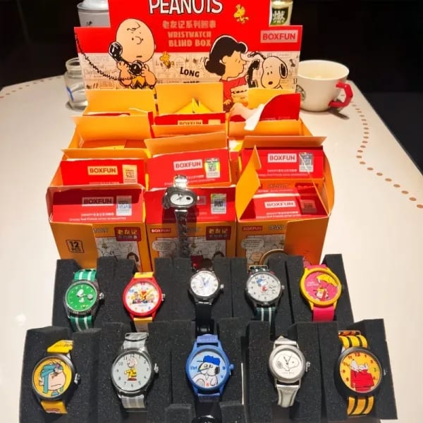 Caja Sorpresa Snoopy Kawaii, Reloj de Dibujos Animados, Artículos de Anime, Juguete de Moda, Regalo, Nueva Versión, Serie Boxfun Friend