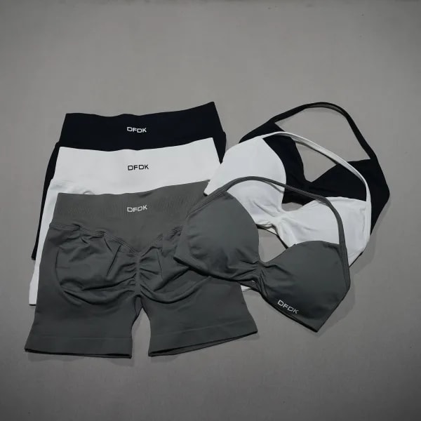 DFDK Conjunto deportivo de 2 piezas para mujer, sujetador de yoga con cordones, leggings cortos de cintura alta, ropa deportiva sin costuras para ciclismo, correr y entrenamiento