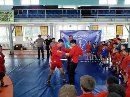 В Элисте прошел мастер-класс по самбо