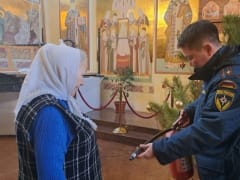 В церквях и храмах Калмыкии сотрудники МЧС России проводят профилактические инструктажи
