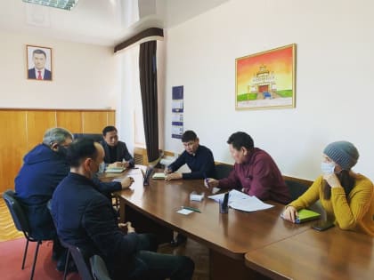 В православной церкви Калмыкии верующие зажгли свечи в память о тех, кто стал жертвой ссылки 