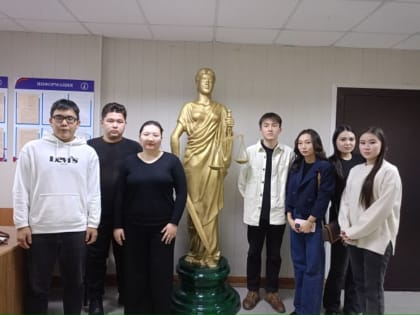 Будущие юристы посетили Элистинский городской суд