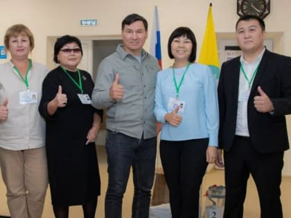 Глава Калмыкии проголосовал на выборах депутатов в Народный Хурал