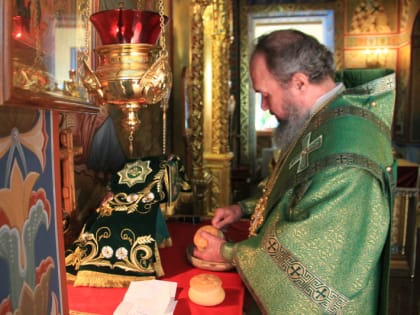 В день памяти Серафима Саровского архиепископ Юстиниан совершил Литургию в Казанском соборе Элисты 