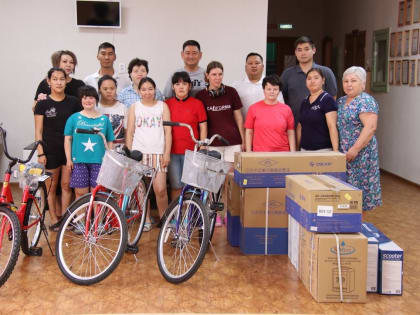 Сенатор от Калмыкии передал помощь социальному учреждению