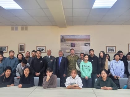 Офицеры Росгвардии в преддверии Дня защитника Отечества провели Урок мужества с элистинскими студентами (ФОТО)