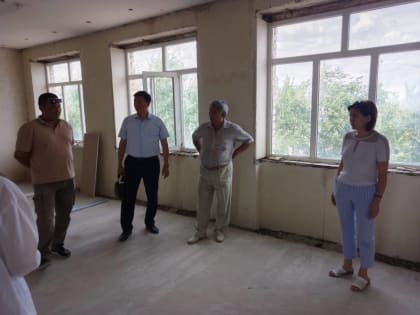 В Юстинском районе провели мониторинг капитального ремонта образовательных учреждений