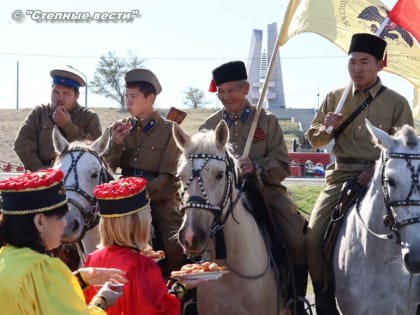 В Хулхуте завершился конный поход, посвященный 80-летию освобождения Калмыкии от немецко-фашистских захватчиков