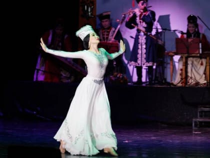 Артистка из Калмыкии представила родную республику на Международном фестивале-конкурсе