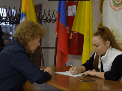 В районах Калмыкии продолжается сбор подписей в поддержку Владимира Путина