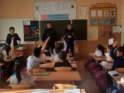 Юным малодербетовцам рассказали о правилах дорожного движения