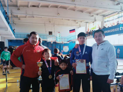 Борец из Калмыкии выиграл золото в Ставрополе