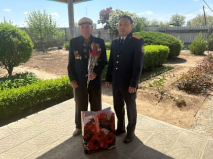 Сотрудники территориальных следственных отделов регионального следственного управления навестили ветеранов и поздравили с наступающим Днем Победы