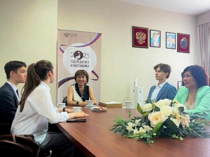 В Калмыкии выпускники школы встретились с министром