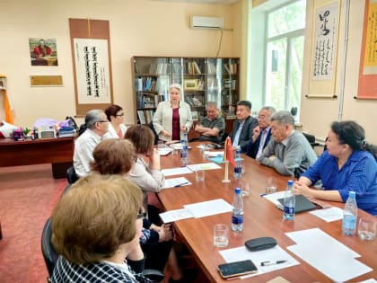Ученого КалмГУ поздравил президент Российской академии художеств