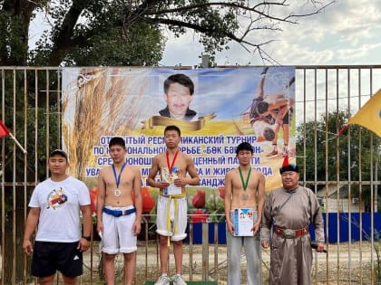 Борцы из Кетченеровского района Калмыкии достойно выступили в республиканском турнире