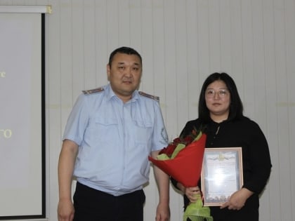 Элистинке вручили грамоту за бдительность