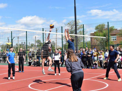 В райцентре Калмыкии соревновались волейболисты