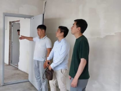 Аюка Хасиков провел мониторинг капитального ремонта 21 школы