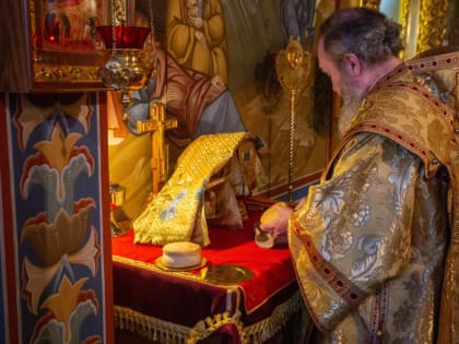 В неделю перед Богоявлением архиепископ Юстиниан совершил Литургию в Казанском соборе Элисты