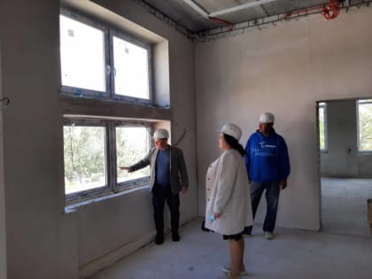 Депутаты Элистинского городского Собрания провели мониторинг хода строительства пристроя к Русской национальной Гимназии