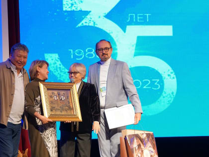 Калмыцкие артисты представили спектакль на фестивале в Хакасии