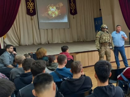 В Калмыкии студентам рассказали о символе воинской славы