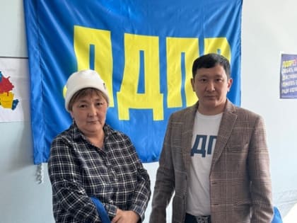 Депутаты регионального отделения ЛДПР в Калмыкии провели второй день приема граждан