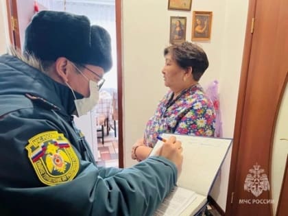 Сотрудники калмыцкого МЧС провели инструктаж с жителями столичного общежития