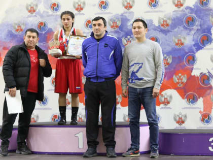 Прошел турнир по стрельбе из лука, посвящённый празднику Цаган Сар