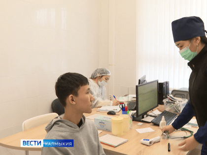 Сегодня в фильтр-боксе детской поликлиники, как и в прошедшие две недели января, наблюдаются очереди в кабинеты неотложной медицинской помощи.