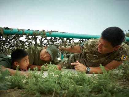 Глава Калмыкии поздравил команду "Барс" с победой в игре "Зарница 2.0"