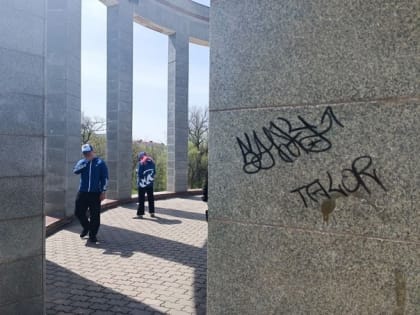 Элистинцы приняли участие в акции по сохранению памятников