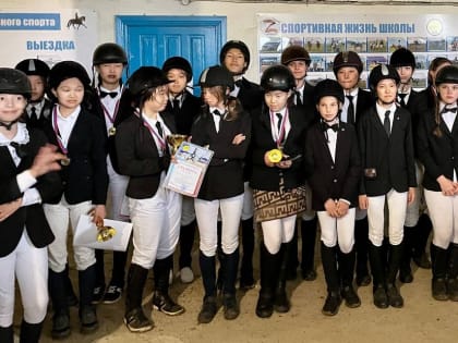 Юные всадники Калмыкии соревновались в манежной езде