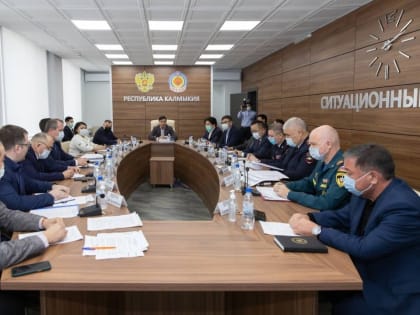 Глава Калмыкии Бату Хасиков провел совещание, посвященное усилению мер безопасности на автомобильных дорогах