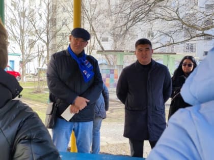В районах Калмыкии прошли дворовые встречи с жителями многоквартирных домов в рамках партийного проекта  «Жители МКД»