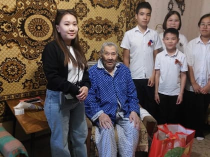 Воспитанники образовательных учреждений Элисты наносят визиты внимания ветеранам Великой Отечественной войны