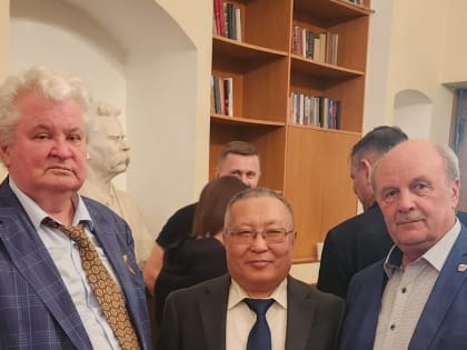 Премия «Гипертекст» вручена Эрдни Эльдышеву и Александру Соловьеву