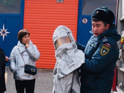 В МЧС Калмыкии провели экскурсию для школьников