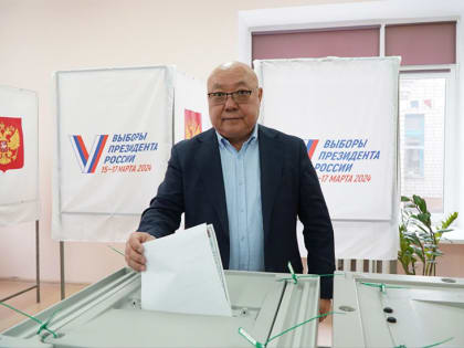 Вице-спикер калмыцкого парламента проголосовал на выборах Президента РФ