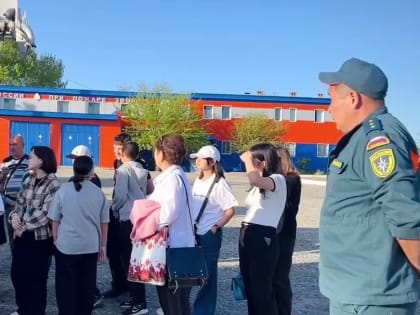 В МЧС Калмыкии провели экскурсию для школьников