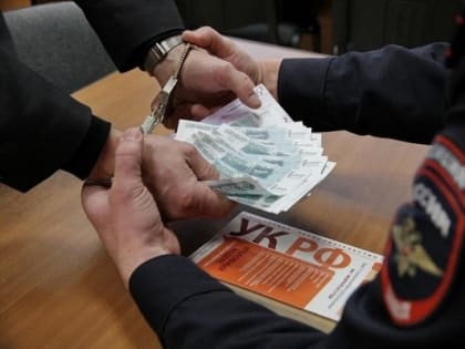 Житель Ростовской области подозревается в даче взятки участковому села Яшалта