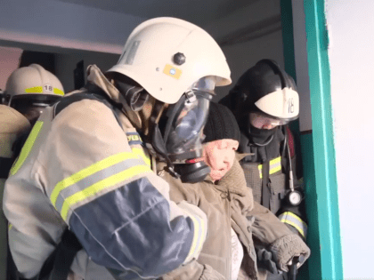 В 8 микрорайоне Элисты от пожара спасено 2 человека