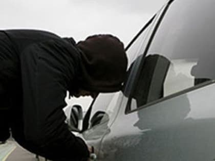 Полицейские Калмыкии оперативно раскрыли кражу из автомобиля